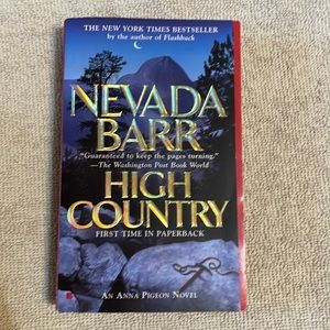 📚2/$6  High Country #12 in the Anna Pigeon Series